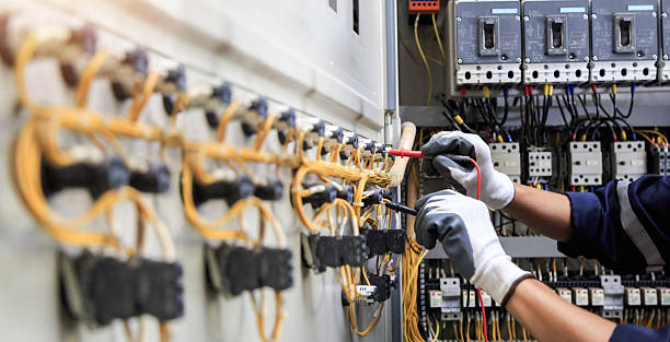 Professional Electrician technician working in Crescent Springs, KY